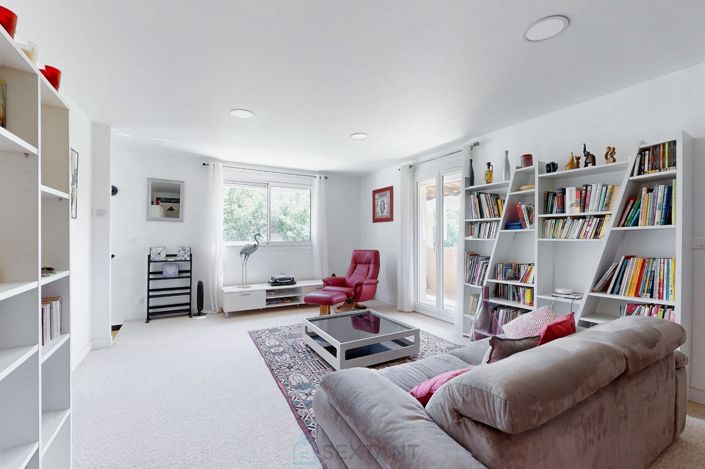 Image No.20-5 Bed Villa for sale