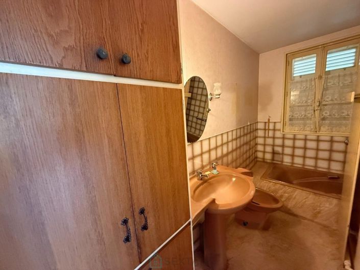 Image No.6-5 Bed House for sale