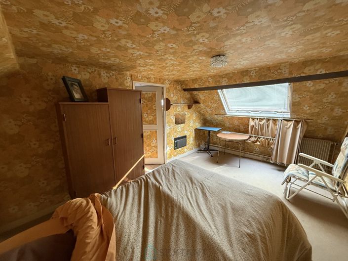 Image No.8-5 Bed House for sale