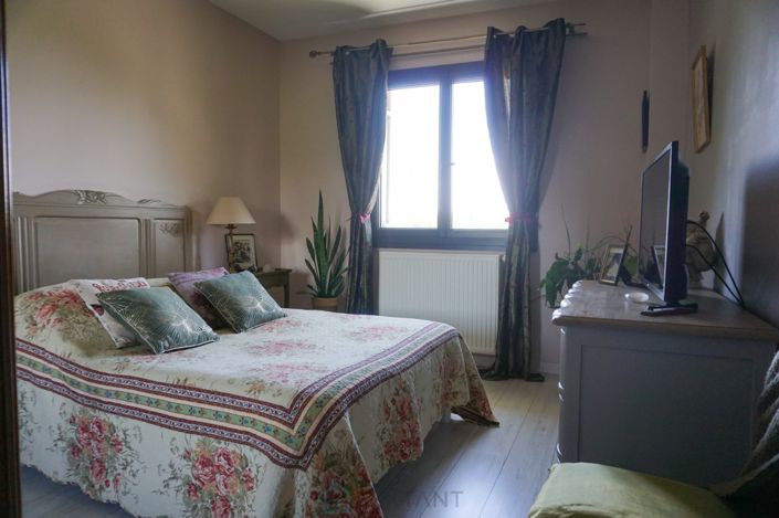 Image No.20-4 Bed Property for sale