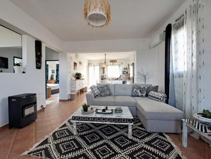 Image No.8-2 Bed Country House for sale