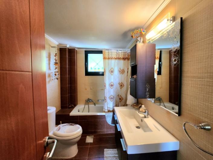 Image No.18-5 Bed House for sale