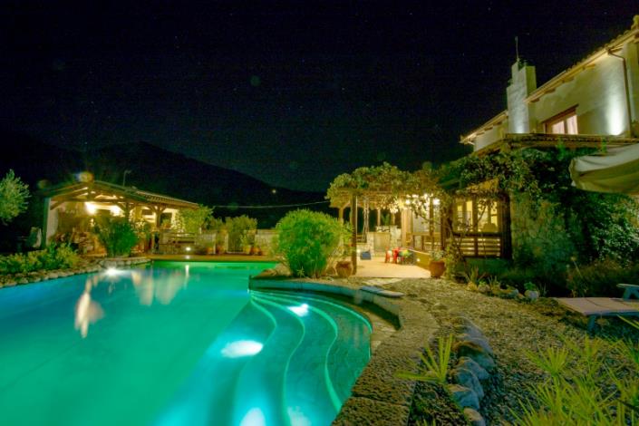 Image No.7-Propriété de pays de 5 chambres à vendre à Orea Eleni