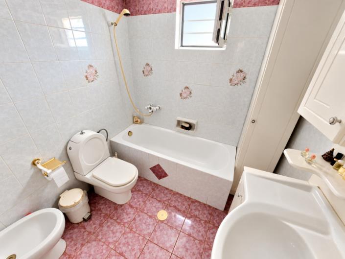 Image No.19-3 Bed House for sale