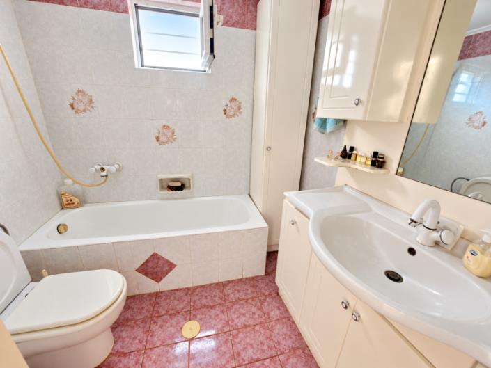Image No.18-3 Bed House for sale