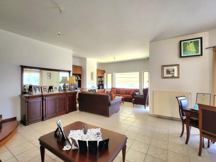 Image No.8-4 Bed House for sale