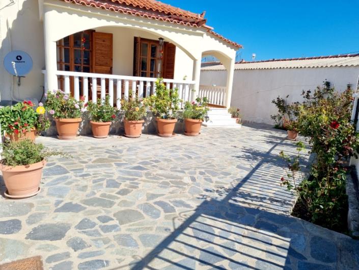 Image No.1-2 Bed House for sale
