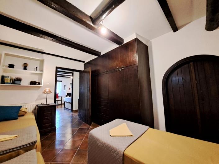 Image No.34-4 Bed House for sale