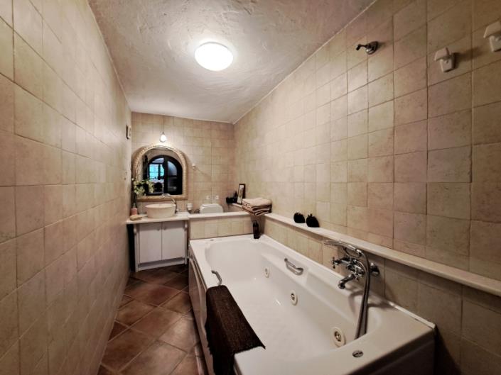 Image No.28-4 Bed House for sale