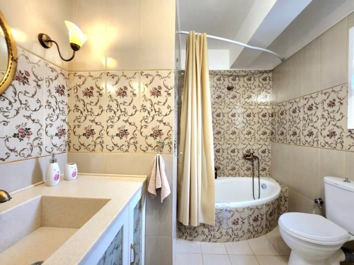 Image No.13-4 Bed Villa / Detached for sale