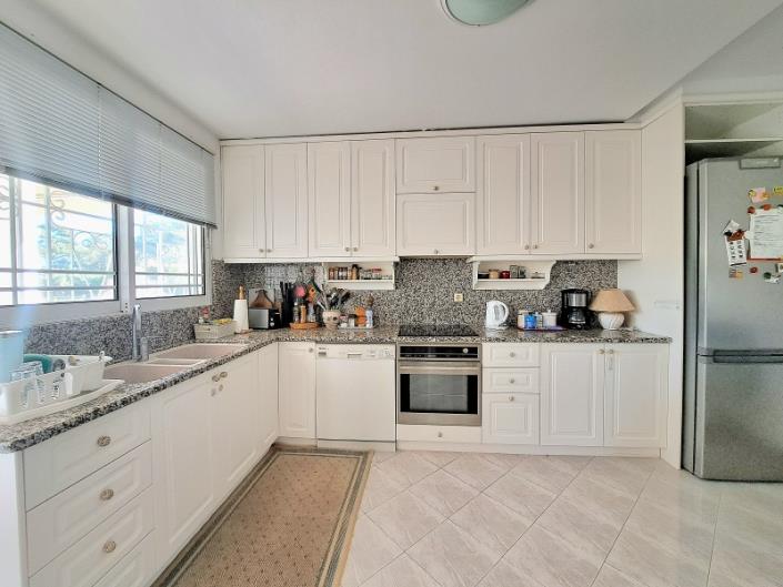 Image No.12-5 Bed House for sale