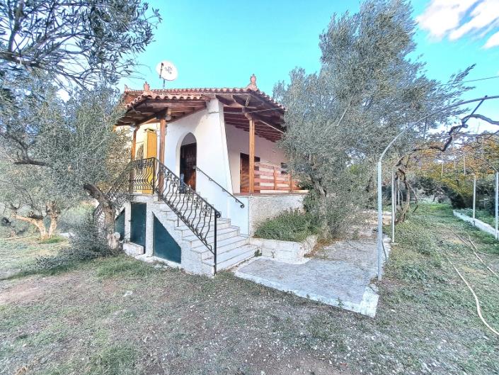 3 Bedrooms house for sale in Loutraki Year built 1980 £109668 (Ref