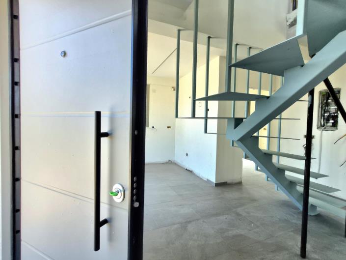 Image No.14-3 Bed House for sale