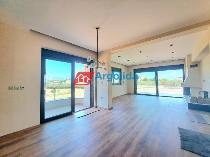 Image No.21-Maison de 4 chambres à vendre à Corinthia