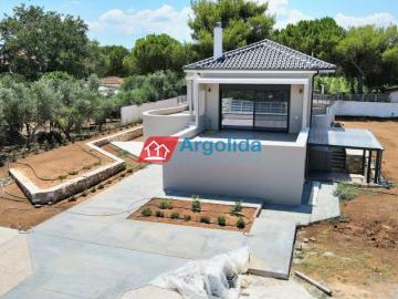 Maison de 4 chambres à vendre à Corinthia