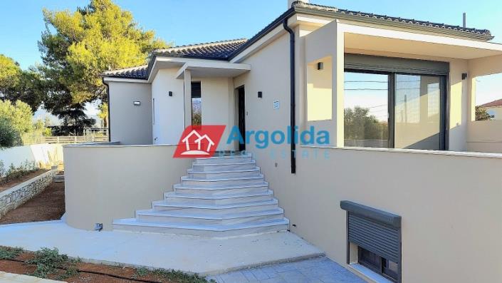 Image No.4-Maison de 4 chambres à vendre à Corinthia