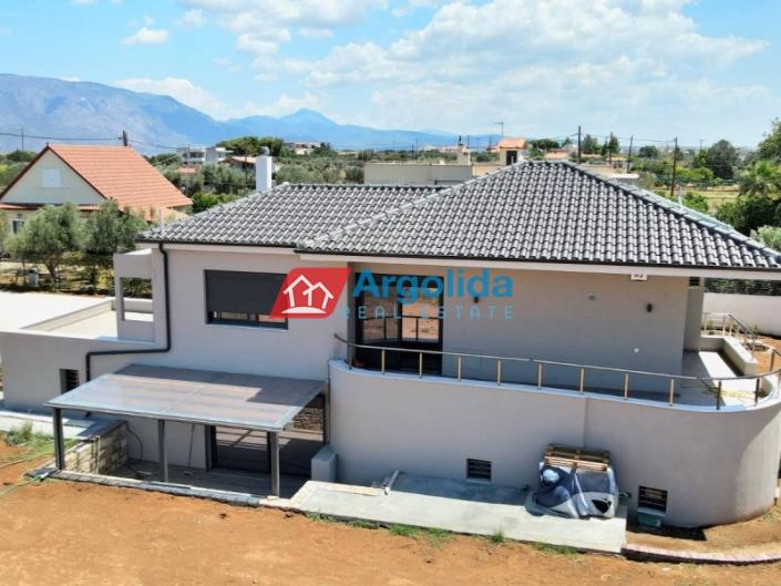 Image No.5-Maison de 4 chambres à vendre à Corinthia