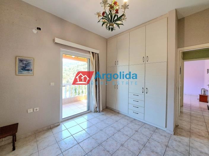 Image No.24-5 Bed House for sale