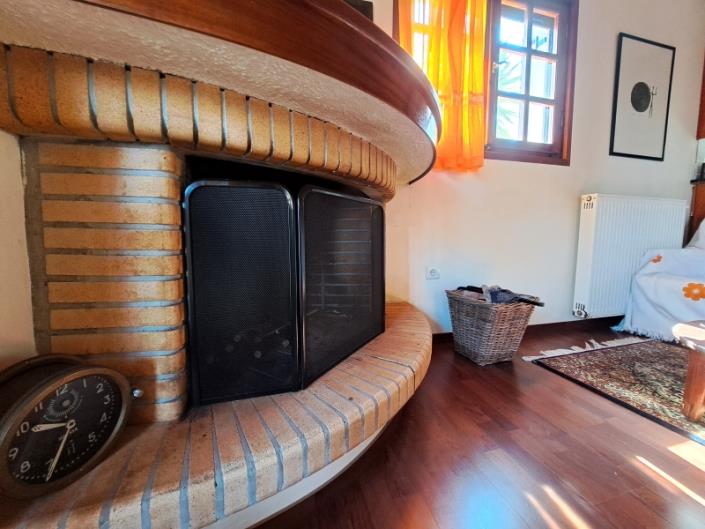 Image No.8-2 Bed Maisonette for sale