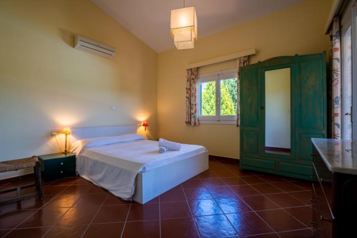 Image No.15-4 Bed House for sale