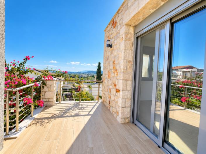 Image No.6-3 Bed House for sale