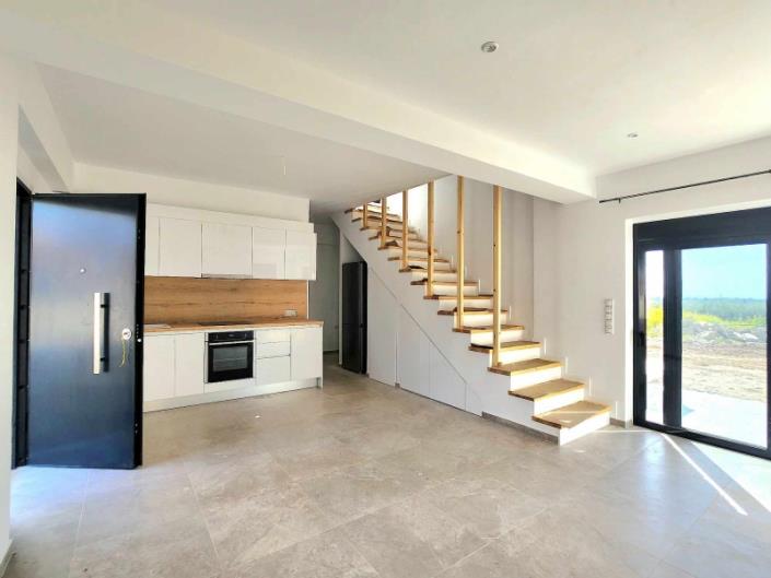 Image No.11-2 Bed Maisonette for sale