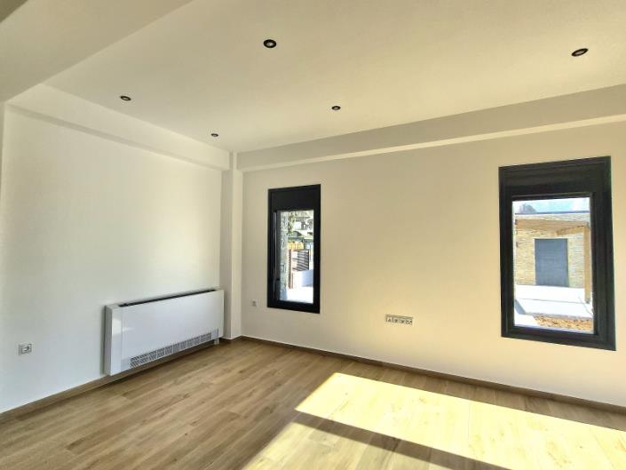 Image No.9-2 Bed Maisonette for sale