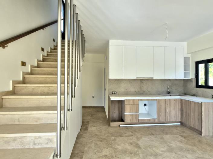Image No.12-2 Bed Maisonette for sale