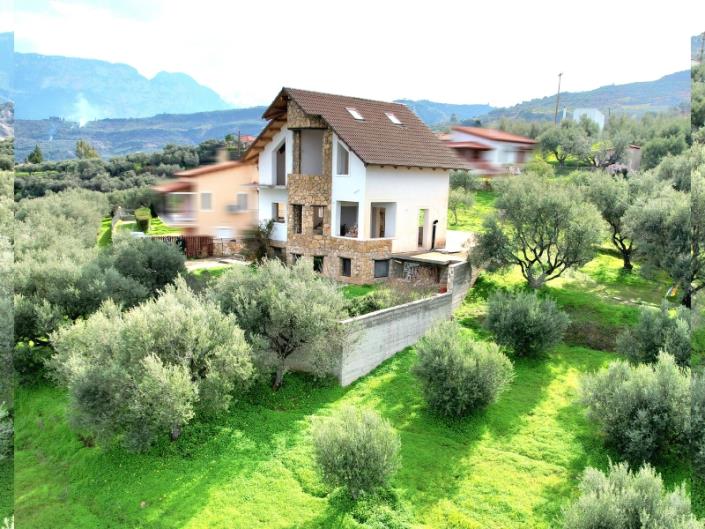 Image No.1-4 Bed House for sale