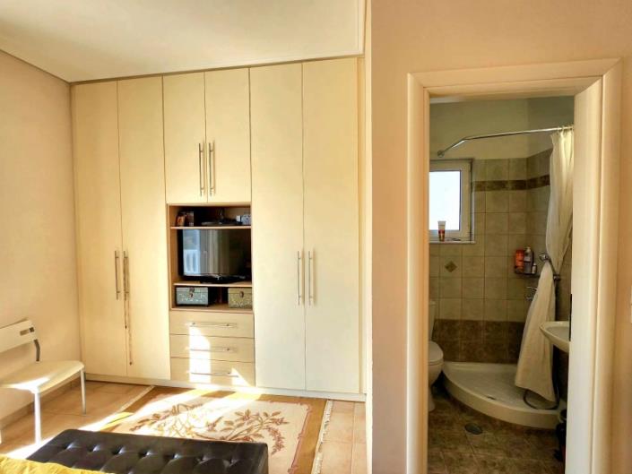 Image No.25-4 Bed House for sale