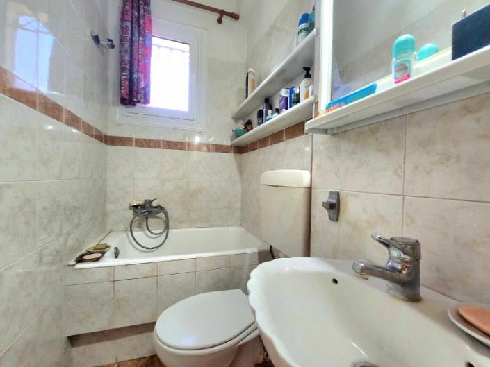 Image No.23-6 Bed House for sale