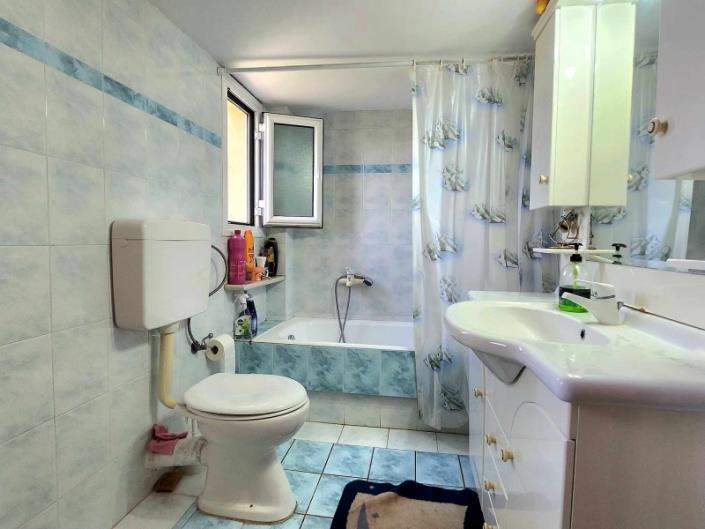 Image No.15-6 Bed House for sale