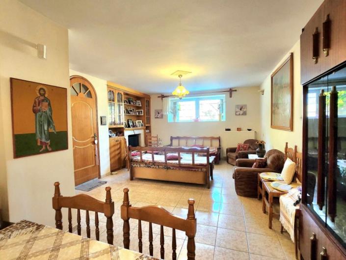 Image No.12-6 Bed House for sale