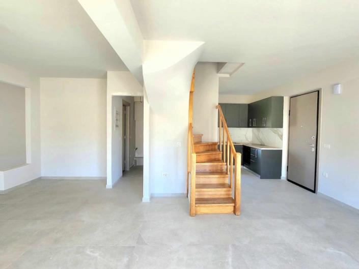 Image No.14-3 Bed House for sale