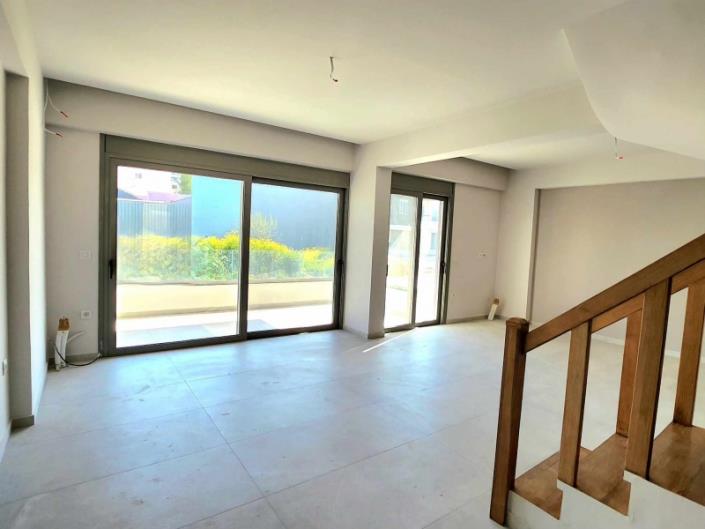 Image No.10-3 Bed House for sale