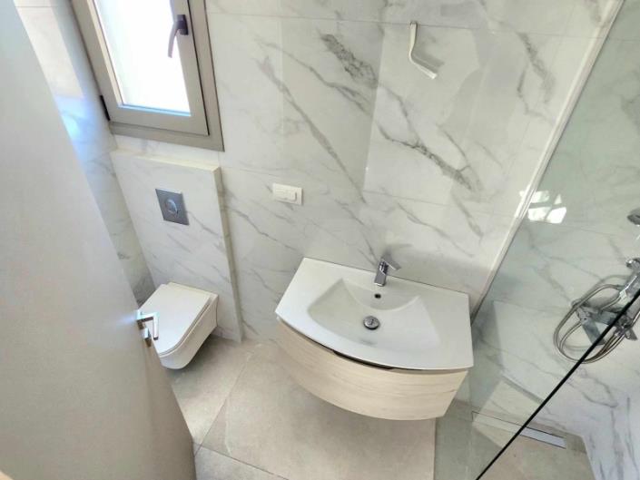 Image No.13-3 Bed House for sale