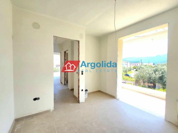 Image No.11-2 Bed House for sale