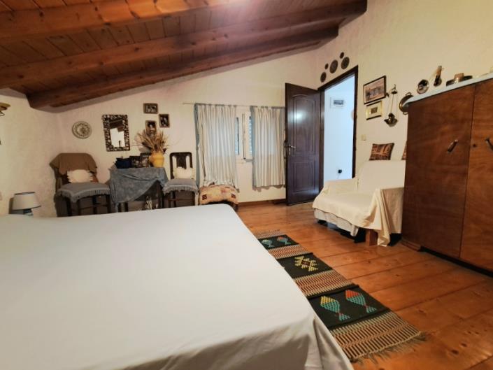 Image No.18-4 Bed House for sale