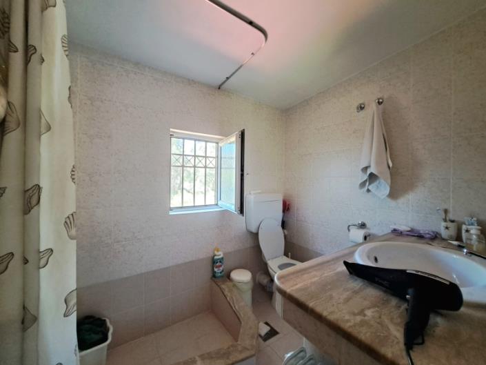 Image No.19-4 Bed House for sale