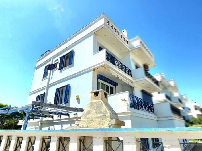 Image No.2-Maison de 4 chambres à vendre à Vrahati