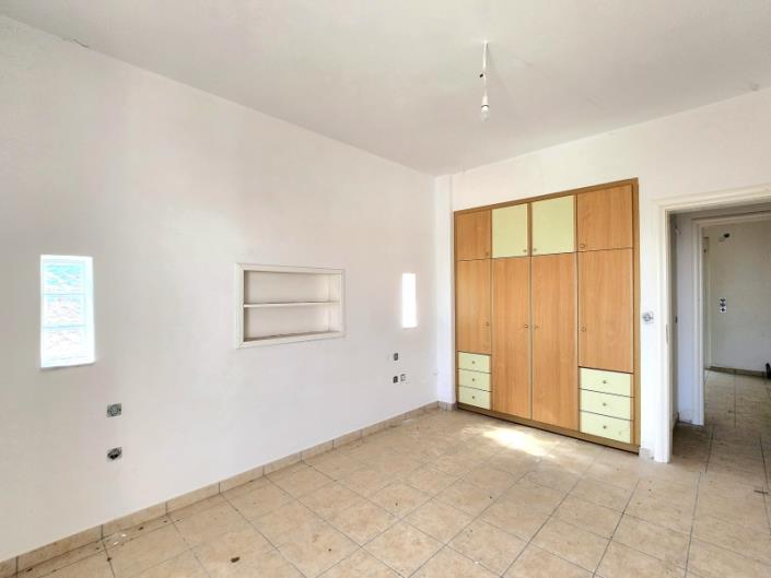 Image No.18-4 Bed House for sale
