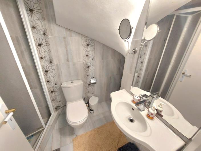 Image No.28-2 Bed House for sale