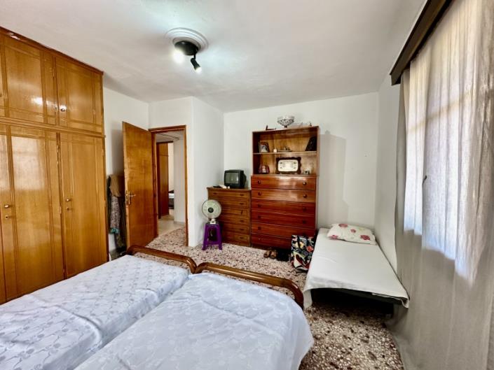 Image No.13-2 Bed House for sale