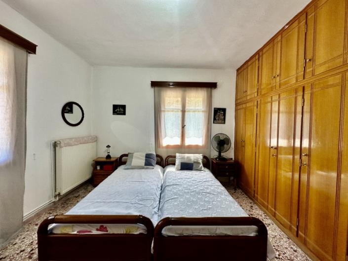 Image No.12-2 Bed House for sale