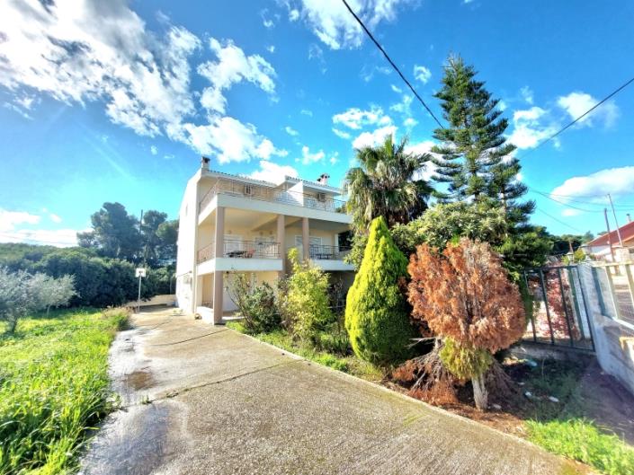 Image No.9-2 Bed Semi-Detached for sale