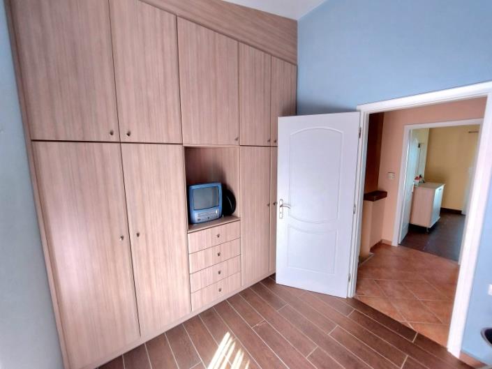 Image No.25-2 Bed Semi-Detached for sale