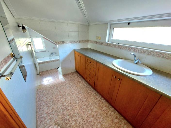 Image No.34-2 Bed House for sale