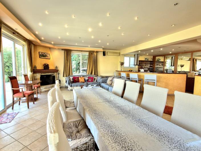 Image No.10-7 Bed Villa for sale