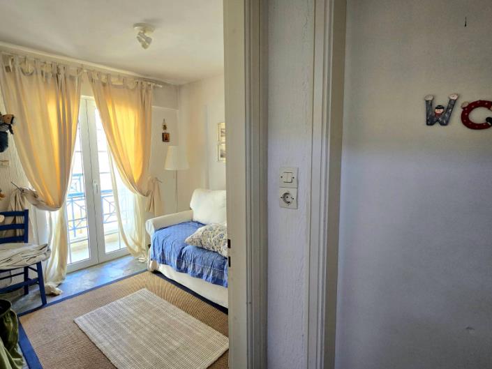 Image No.13-2 Bed Semi-Detached for sale