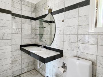 07-bathroom-vanity